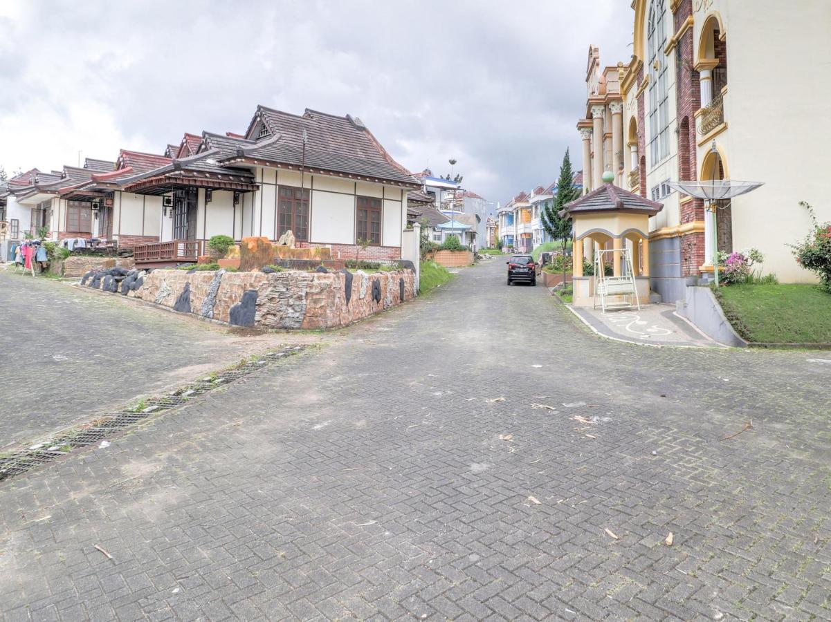 Oyo 2997 Grand Suites Palace 2 Sindanglaya Dış mekan fotoğraf